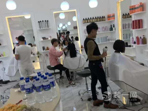 曲靖理发店装修图 曲靖理发店装修图