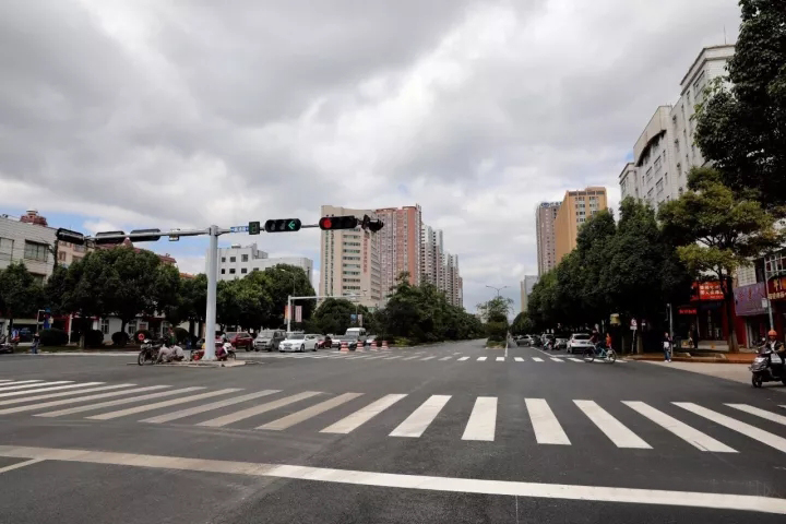 曲靖市翠峰路改造完工 行使舒适感和颜值大提升 曲靖市翠峰路改造完工 行使舒适感和颜值大提升