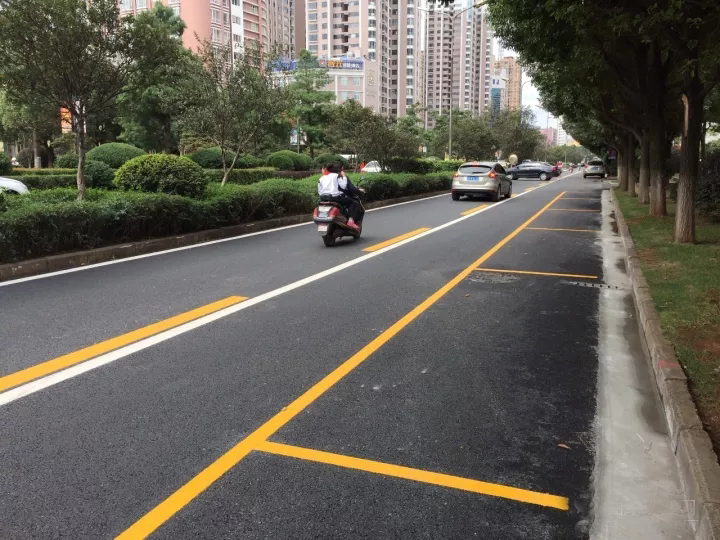 曲靖市翠峰路改造完工 行使舒适感和颜值大提升 曲靖市翠峰路改造完工 行使舒适感和颜值大提升