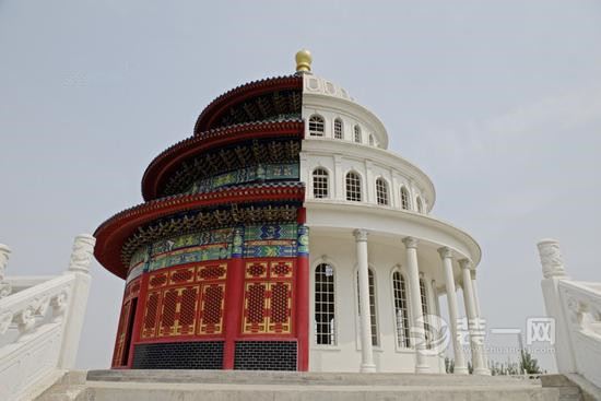 石家庄现"阴阳楼" 中式和美式建筑合体装修怪异