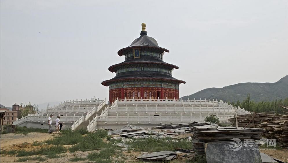 石家庄现"阴阳楼" 中式和美式建筑合体装修怪异